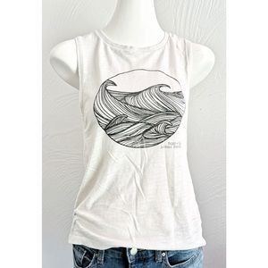 NWOT Boutique Alaskan Hand-Print Muscle Tee Waves Original Design Frost + Fur Sm